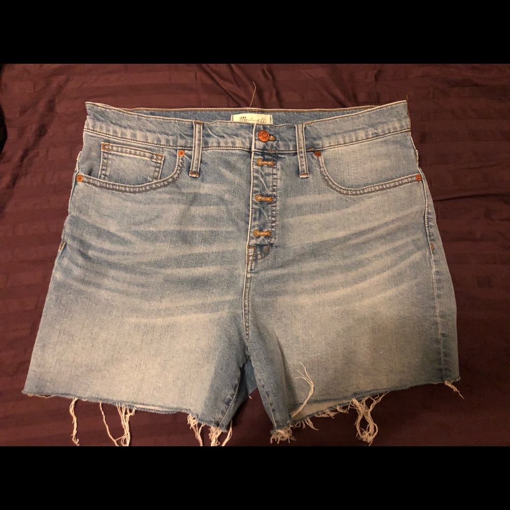 Madewell button front jean shorts!